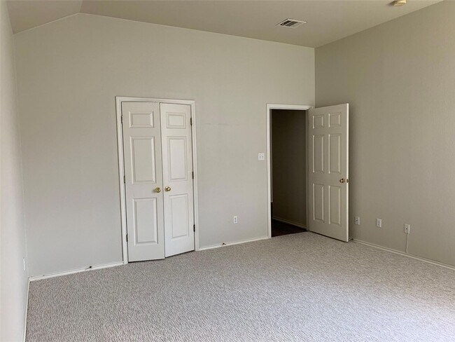 Building Photo - 18708 Dry Pond Dr