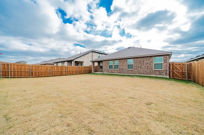 Building Photo - 2139 Thornton Dr