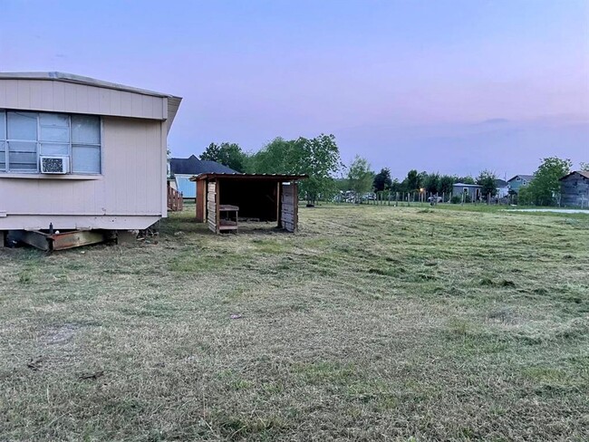 Building Photo - 40 County Rd 3557