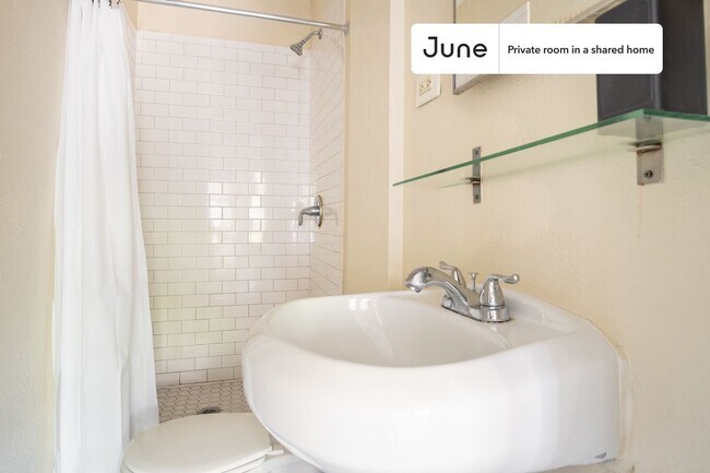 Building Photo - Room in Shared 4 bed/2 bath home