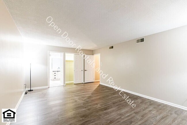 Building Photo - 9324 Saratoga Rd