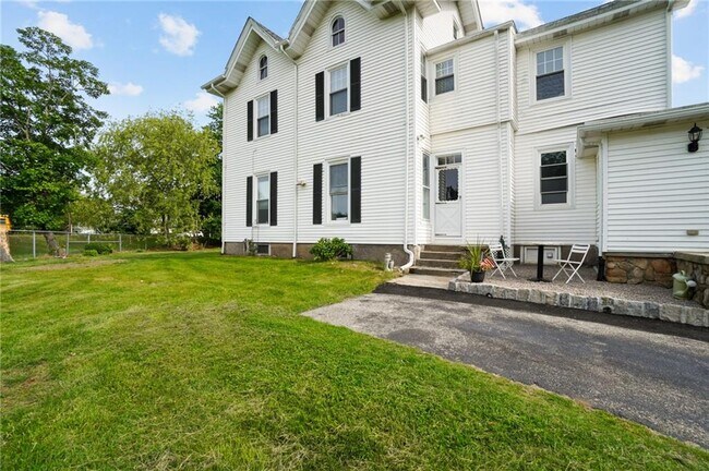 Primary Photo - 8 Family Ln