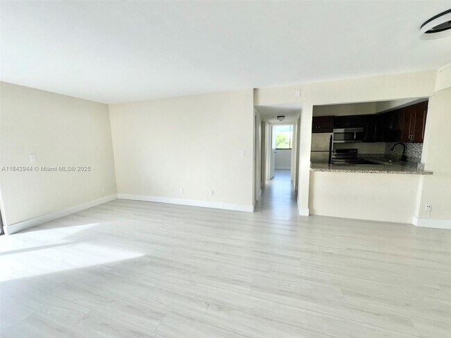 Building Photo - 2715 Tigertail Ave