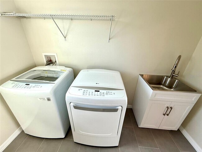 Building Photo - 6060 Roseate Spoonbill Dr