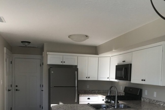 Building Photo - 449 W 2150 N