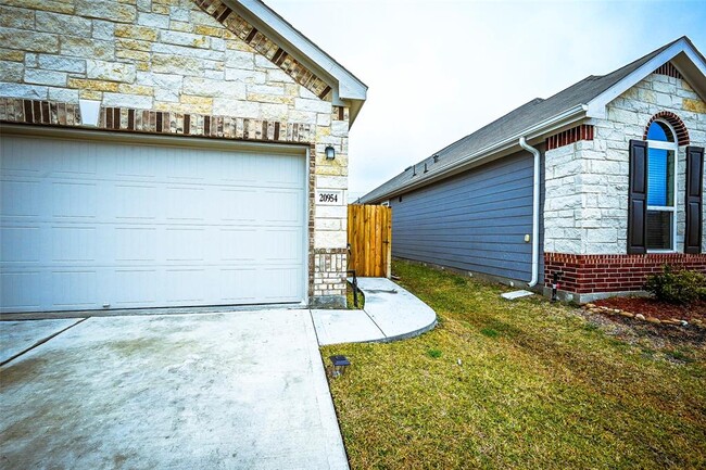 Building Photo - 20954 Oat Straw Ln