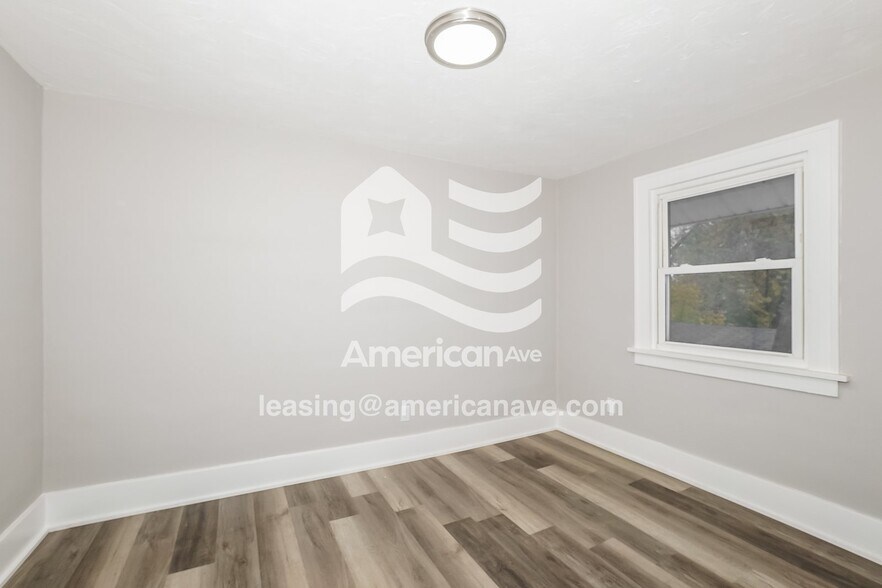 Building Photo - 1001 W 20th St