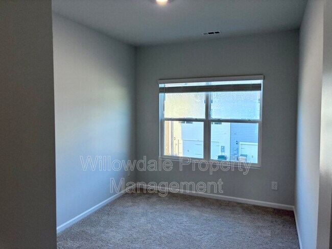 Building Photo - 211 Central Townes Wy