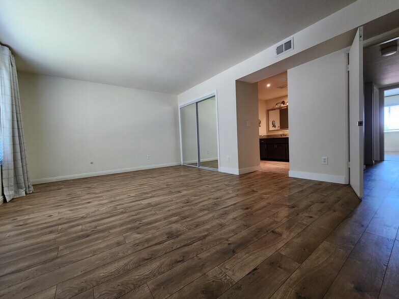 Building Photo - 4030 Mount Acadia Blvd