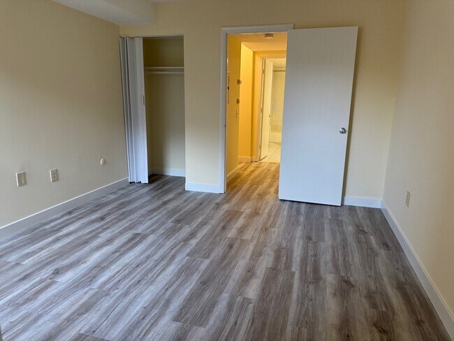 Building Photo - 56 Shrewsbury Green Dr