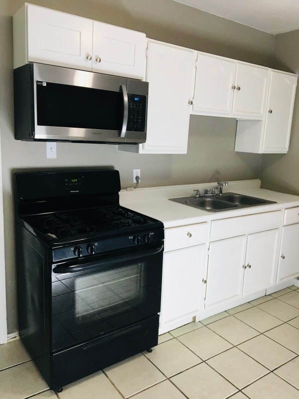 Building Photo - 550 Fresno Dr