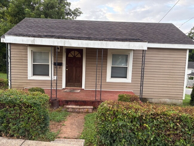 Primary Photo - Recently Updated 2 bedroom / 1 bathroom ho...