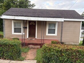 Building Photo - Recently Updated 2 bedroom / 1 bathroom ho...