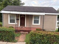 Building Photo - Recently Updated 2 bedroom / 1 bathroom ho...