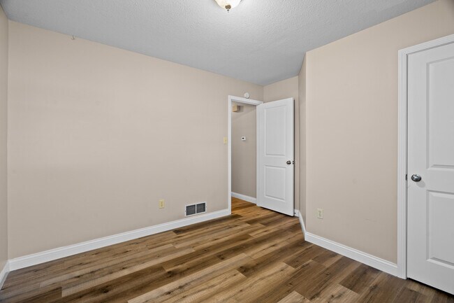 Building Photo - 3609 Madera Dr