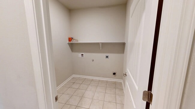 Building Photo - 3139 Crest Ln
