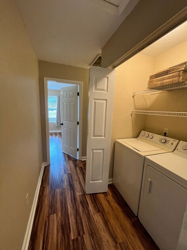 Building Photo - 1569 Jacks Dr