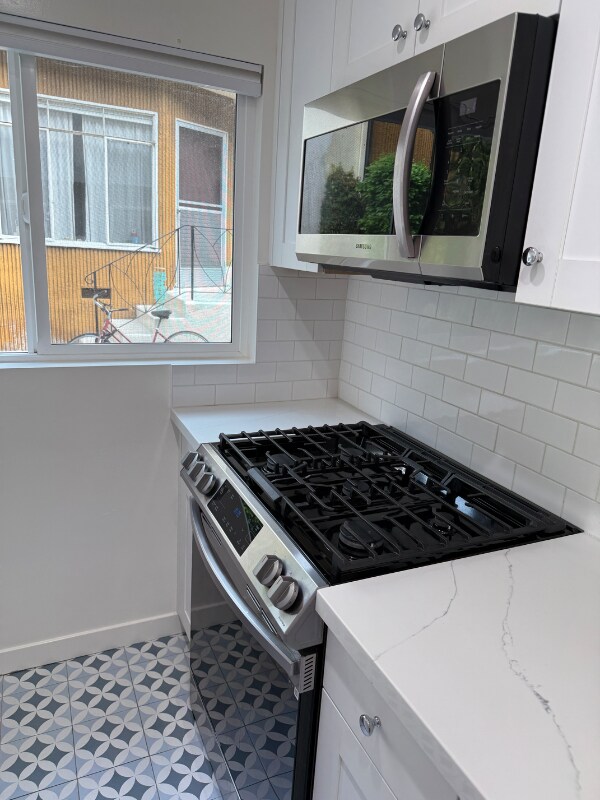 Building Photo - 2140 Beachwood Dr