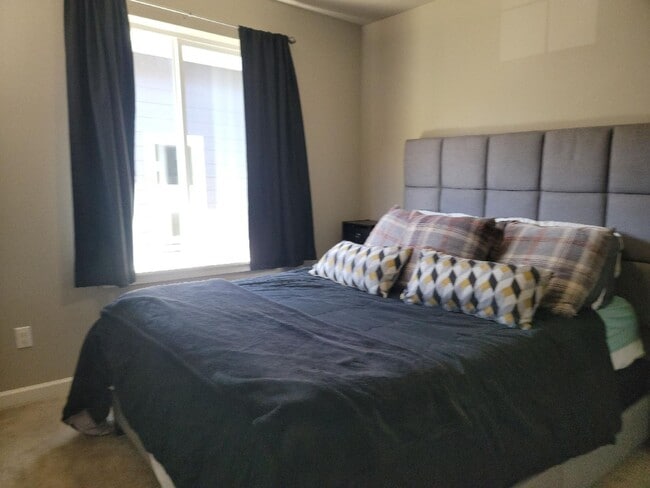 Building Photo - 3 Bedroom Home in Freestone at Bayside