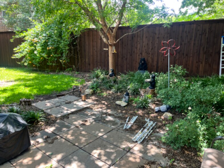 Building Photo - 3801 Rochester Dr