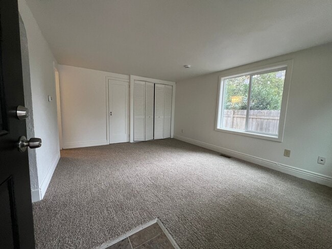 Building Photo - Cute newly remodeled 2 bed 1 bath home on ...
