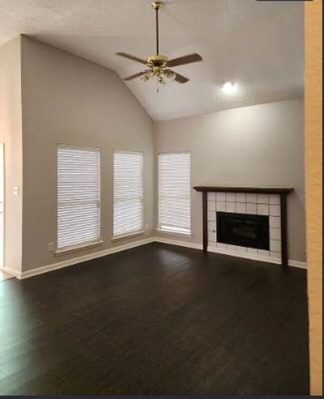 Building Photo - Beautiful 3 Bed 2.5 Bath Home in Grand Prairie, TX
