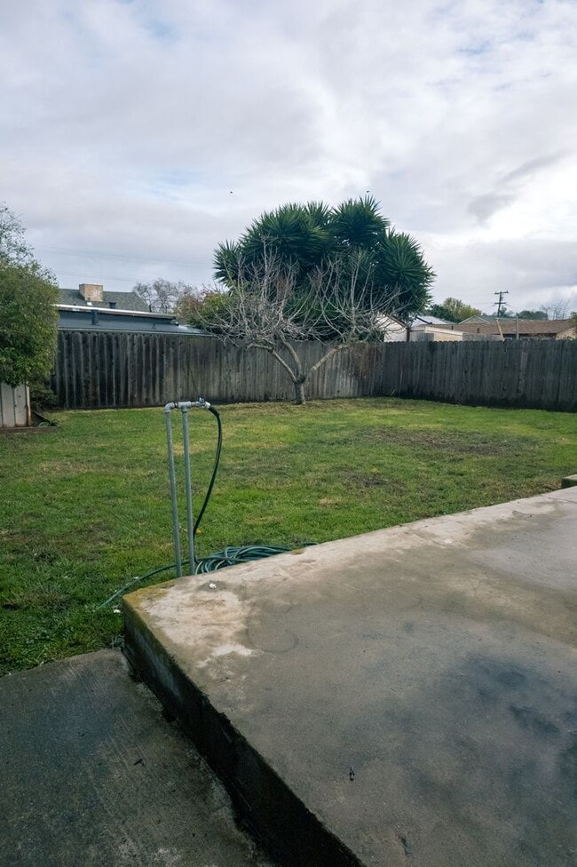 Building Photo - Menlo Park 3BR Home Near Meta, Dumbarton Bridge & Stanford – Large Yard + W/D