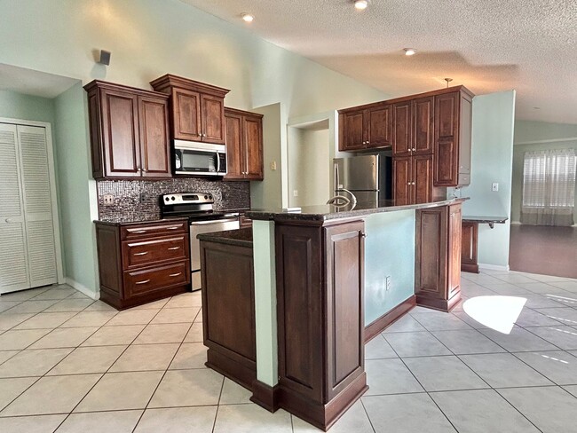 Building Photo - Amazing Dream Home with Water View and Pri...