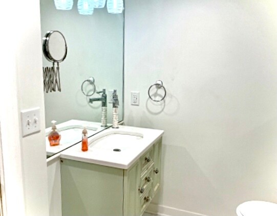 Building Photo - 45 Elm St