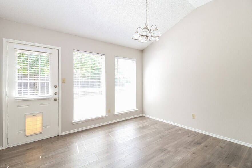 Building Photo - 7900 Flowertree Ct