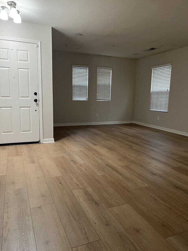 Building Photo - 1751 Barney Ave