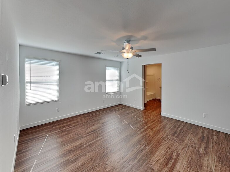 Building Photo - 4308 S 105th Dr