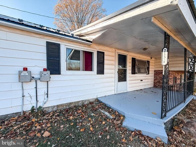 Building Photo - 213 W Chapline St