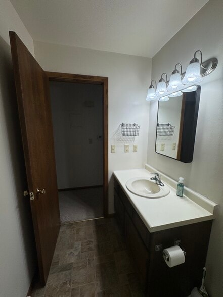 Building Photo - 505 Kerry Dr