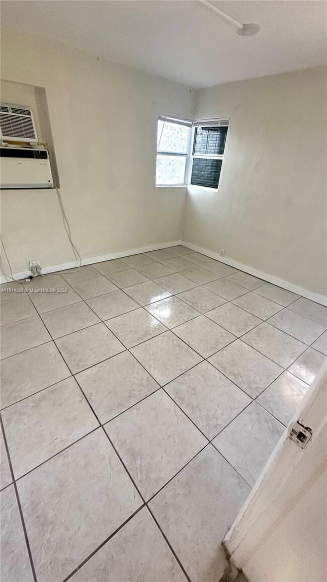 Building Photo - 2250 NE 136th St