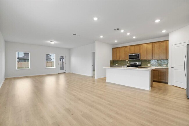 Building Photo - 104 Boondoggle Rdg