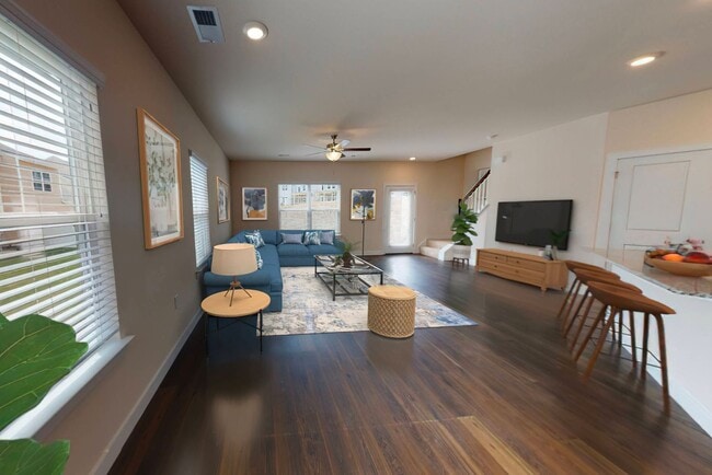 Building Photo - Wren | 3 Bed 2.5 Bath | Garage | 1729 sf | $2831 - $3114 | 8, 9, 10, 12, 14, and 15 month lease t...
