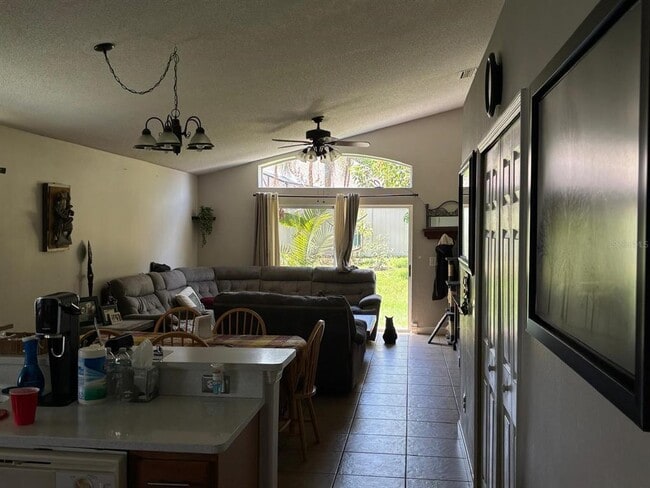 Building Photo - 5227 Alavista Dr