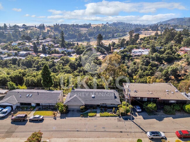 Building Photo - 4081 Oak Hill Rd