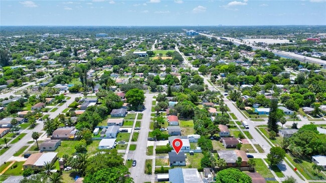 Building Photo - 3331 NW 8th Pl