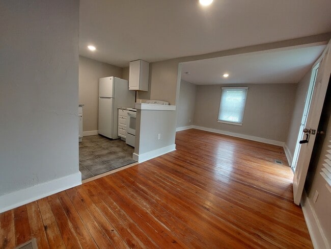 Primary Photo - 108 1/2 7th Ave