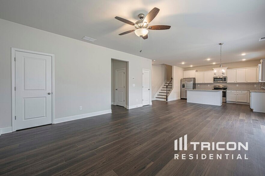 Primary Photo - 409 Curlin Ct