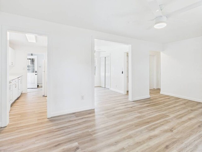 Building Photo - Cozy 2 Bedroom 1 Bathroom Ranch style Home...