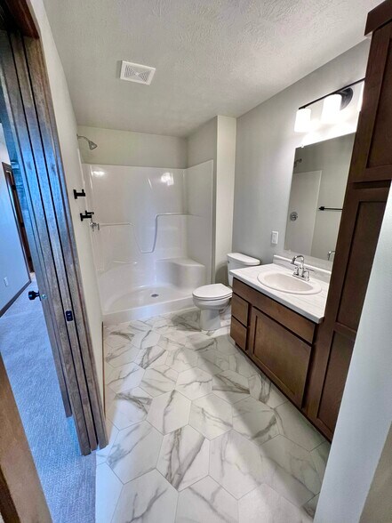 Building Photo - 5104 S Dubuque Ave