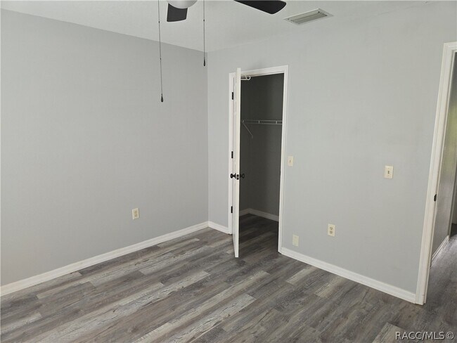 Building Photo - 864 W Gleason Pl