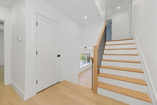 Building Photo - 559 Linda Ln