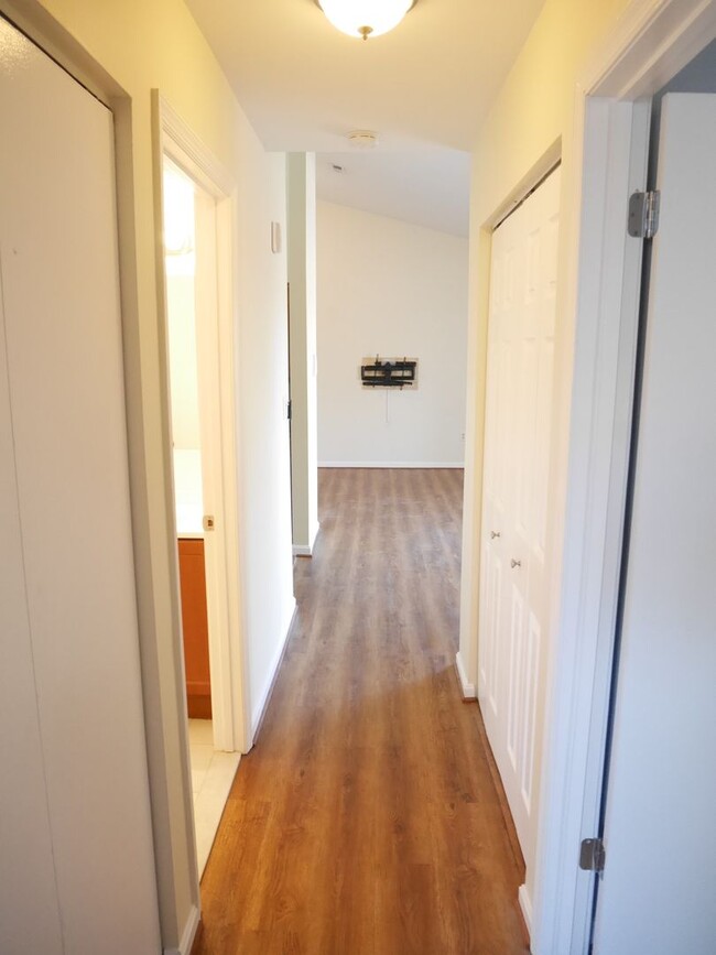 Building Photo - Roomy Two Bedroom Condo- Glen Burnie, MD