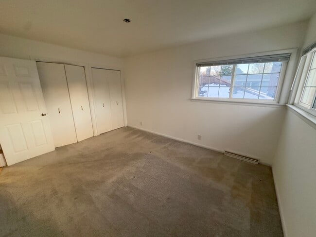 Building Photo - 9910 Crawford Ave