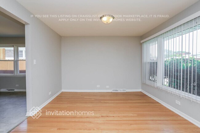 Building Photo - 10520 Kedvale Ave