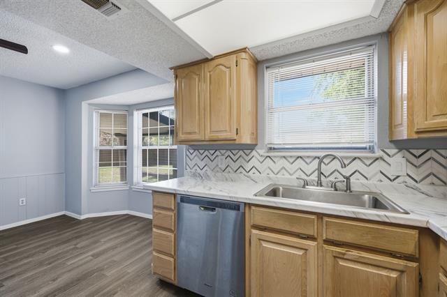 Building Photo - 512 Sussex Dr
